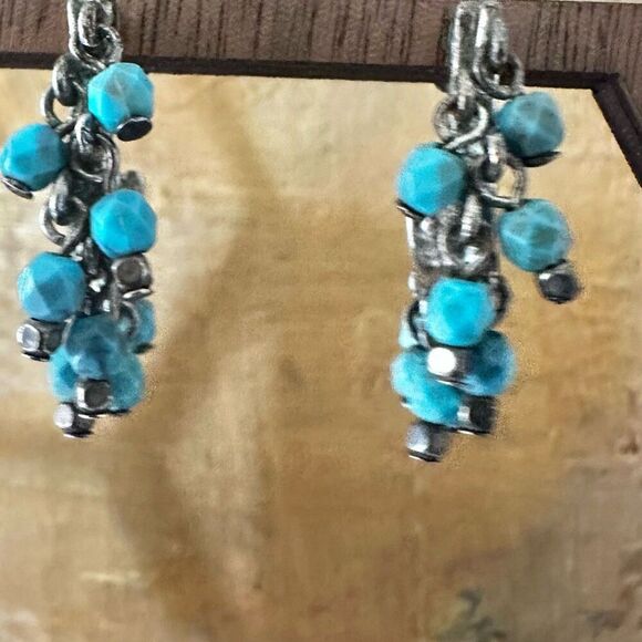 Avon faux turquoise beaded hoop earrings - Picture 4 of 8